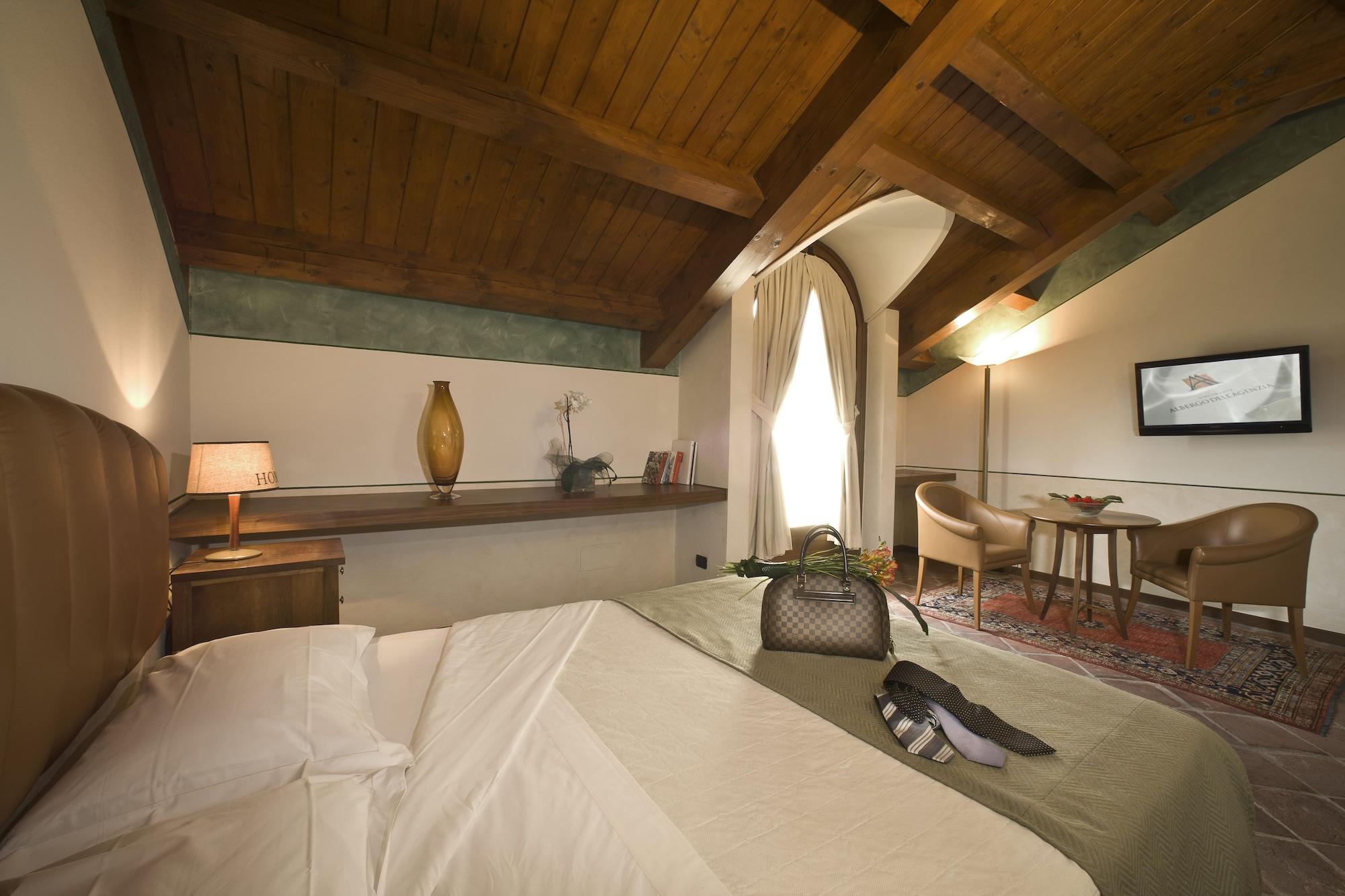 Albergo Dell'Agenzia บรา ภายนอก รูปภาพ