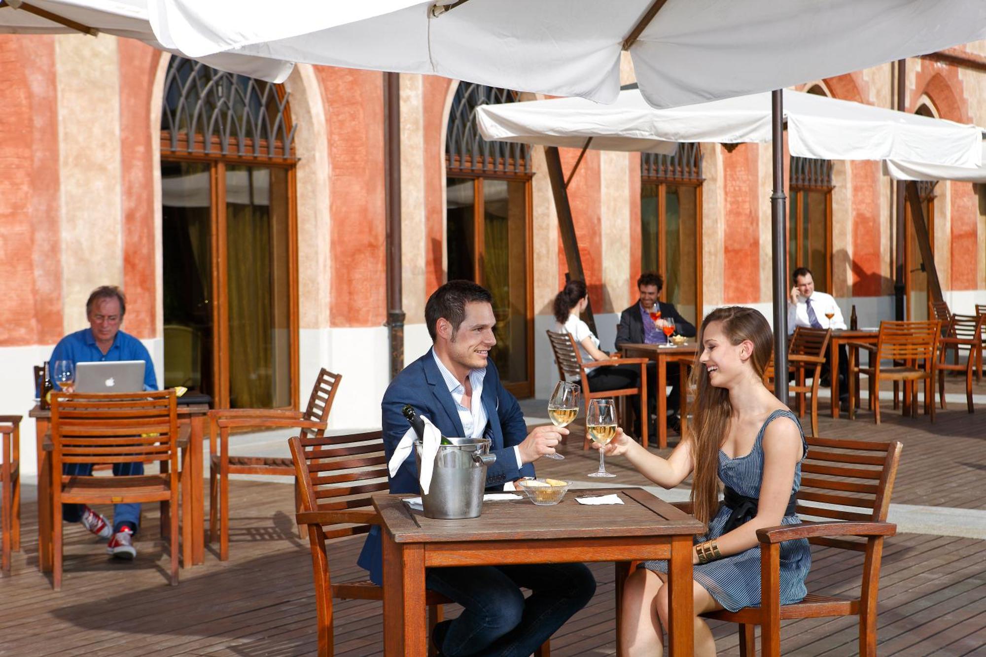 Albergo Dell'Agenzia บรา ภายนอก รูปภาพ