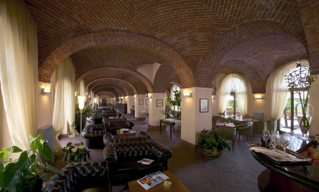 Albergo Dell'Agenzia บรา ภายนอก รูปภาพ