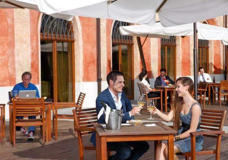 Albergo Dell'Agenzia บรา ภายนอก รูปภาพ