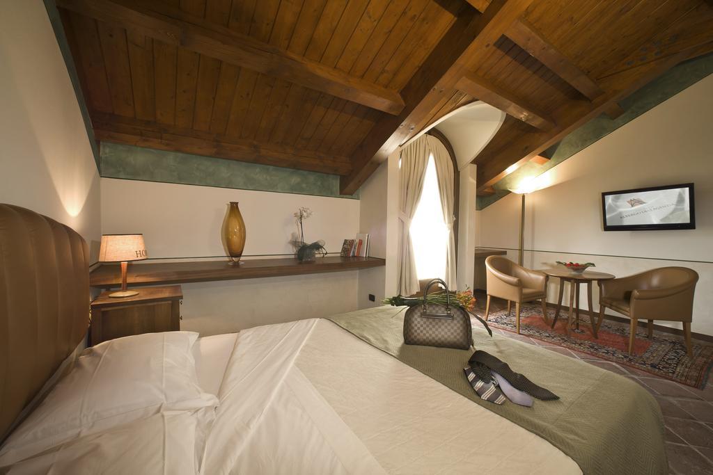 Albergo Dell'Agenzia บรา ภายนอก รูปภาพ